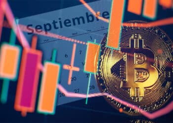 Mercado de bitcoin junto a un calendario con el mes de septiembre.