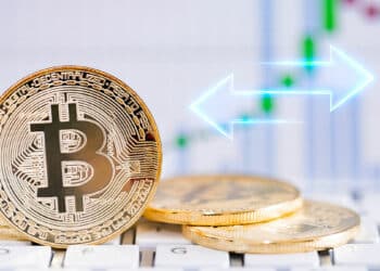 monedas de bitcoin con gráficos de precio en el fondo