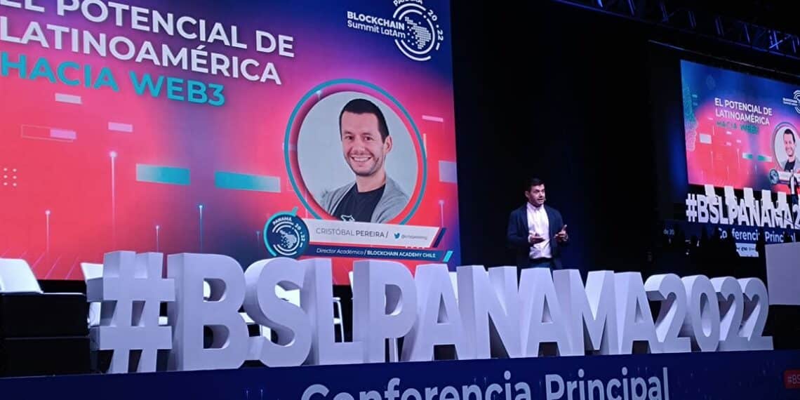 Usuarios que buscan dar sus primeros pasos con bitcoin tuvieron un día a puro aprendizaje en Ciudad de Panamá. Fuente: Fernando Clementín - CriptoNoticias