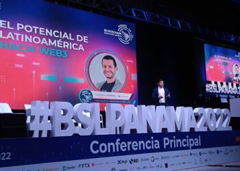 Usuarios que buscan dar sus primeros pasos con bitcoin tuvieron un día a puro aprendizaje en Ciudad de Panamá. Fuente: Fernando Clementín - CriptoNoticias