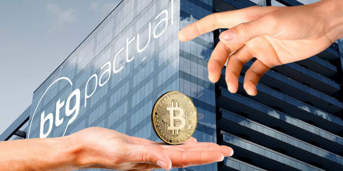 Banco BTG PActual y manos intercambiando Bitcoin