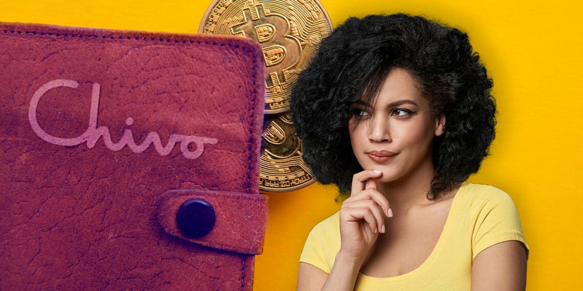 Chivo wallet de El Salvador con unos bitcoins y persona descontenta