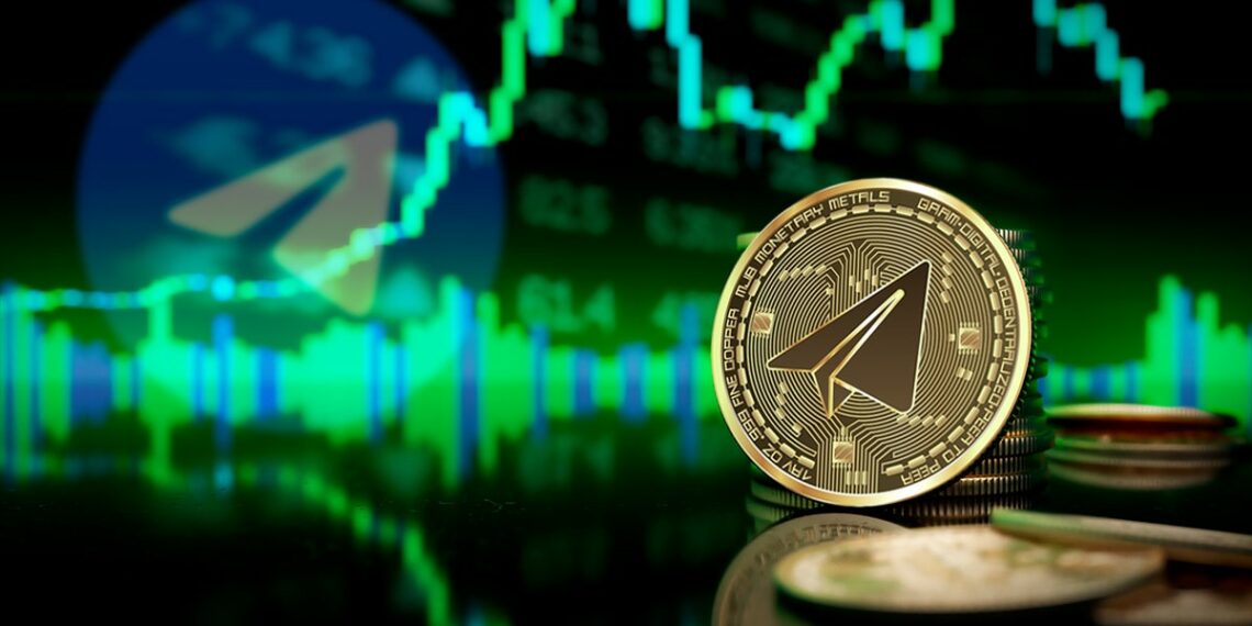 Criptomoneda de Telegram TON junto a monedas apiladas con gráfico verde creciente en el fondo