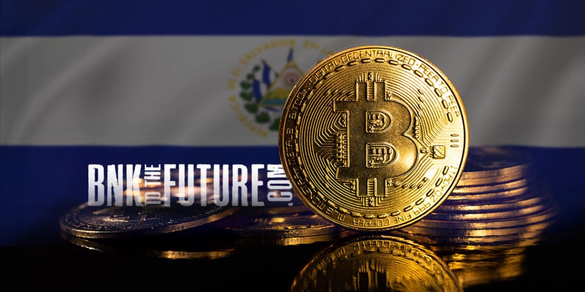 Bitcoin junto al logo del banco "Bank to the Future" acompañados de la bandera de El Salvador.