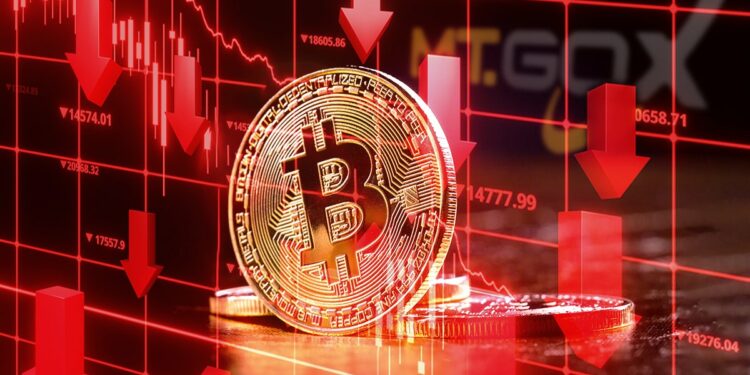 moneda de bitcoin con gráfico en rojo con flechas bajista y logo de MtGox en el fondo