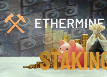 monedas acumuladas detrás de alcancía de cocio y bolsa con loso de ethereum con mineros de gpu en el fondo con logo de ethermine superpuesto