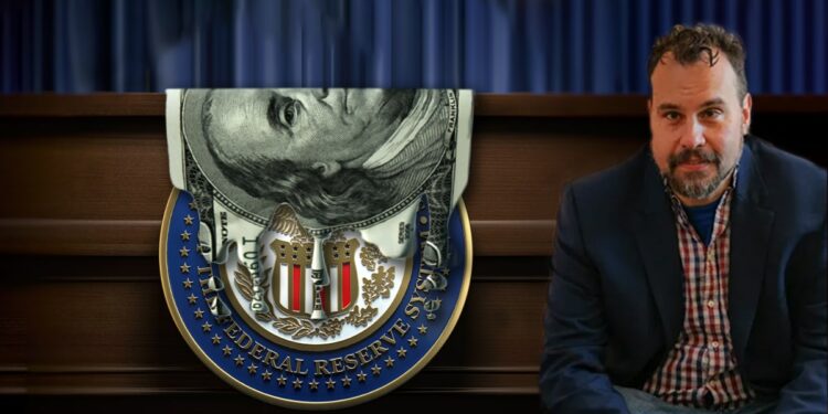 Bruce Fenton en el Senado con dólar