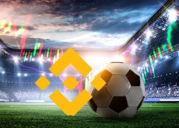 Pelota de fútbol junto al logo de Binance.