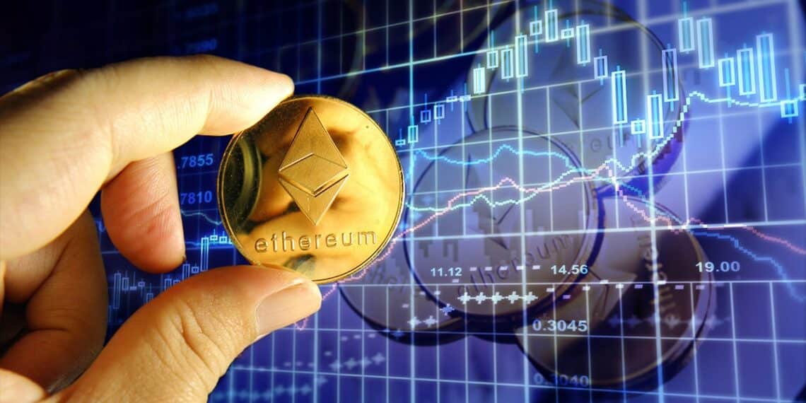 mano sostiene moneda de ethereum con gráfico de precio en el fondo y monedas de ethereum