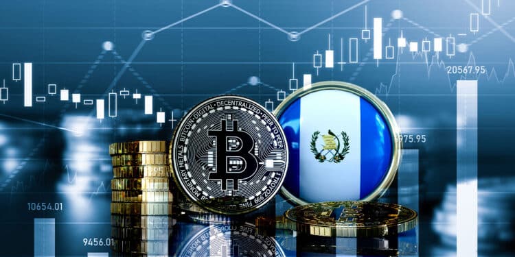Bitcoin junto a la bandera de Guatemala junto a unos gráficos que representan la inflación.