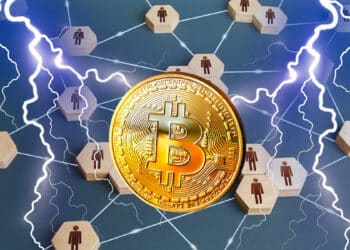 Concepto de Internet con Bitcoin y relámpagos que representan Lightning Network