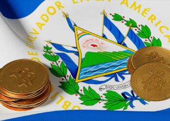 monedas de bitcoin sobre bandera de El Salvador