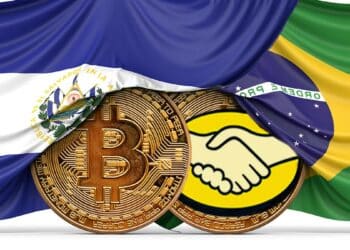 Banderas de El Salvador y Brasil junto a moneda de Bitcoin y MercadoCoin.