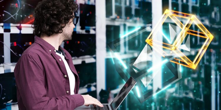 minero supervisa operaciones de granja de minería de ethereum con bloques fusionandose en el fondo