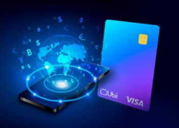 Tarjeta Visa Mastercard de ubii para realizar pagos internacionales, junto a celular con mundo y criptomonedas.