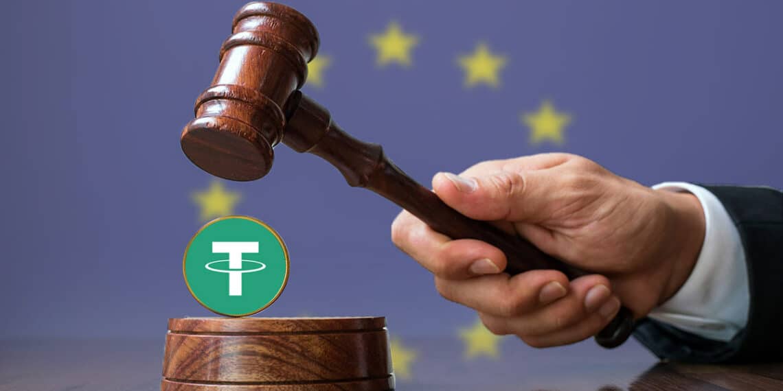 Stablecoin USD junto a un martillo acompañados de la bandera de Europa.