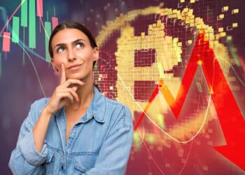 Ahorrista pensando en positivo acompañado de un bitcoin en el mercado bajista.