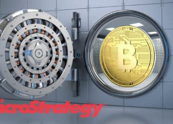 Microstrategy y cajha fuerte con BTC adentro
