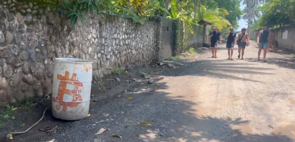 public road to Bitcoin Beach in El Salvador