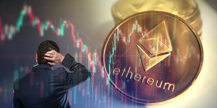 hombre observa con curiosidad gráfico de precio junto a moneda de ethereum