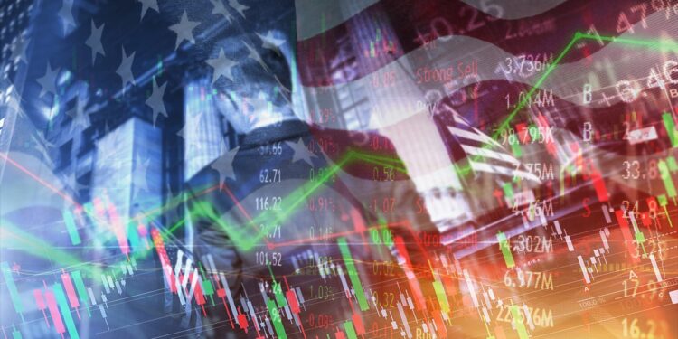 bandera de Estados Unidos sobre gráficos de precio y persona de espaldas en la bolsa de valores