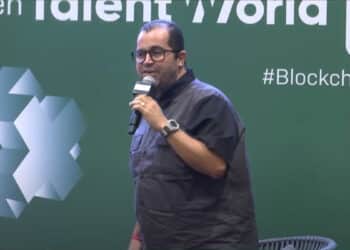 Arley Lozano durante su ponencia en la Conferencia Blockchain Land 2022