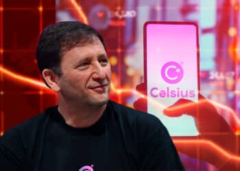 Alex Mashinsky, antiguo CEO de Celsius junto a gráfico bajista.