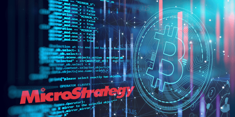 Bitcoin junto a software y logo de microstrategy.