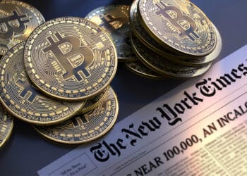 Bitcoins junto a diario de New York Times.