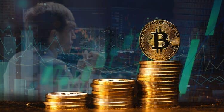 moneda de bitcoin sobre monedas apiladas con analista de mercado y gráfico de precio alcista en el fondo