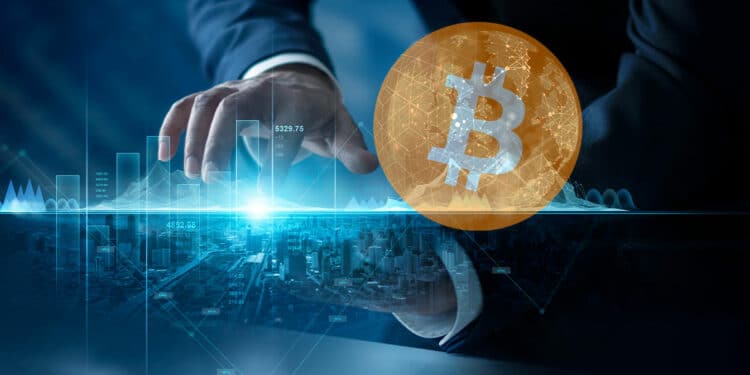 Persona con gráficos y ciudad de fondo con BTC