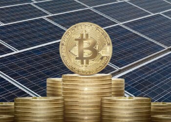 Paneles de energía solar y pilas de bitcoin