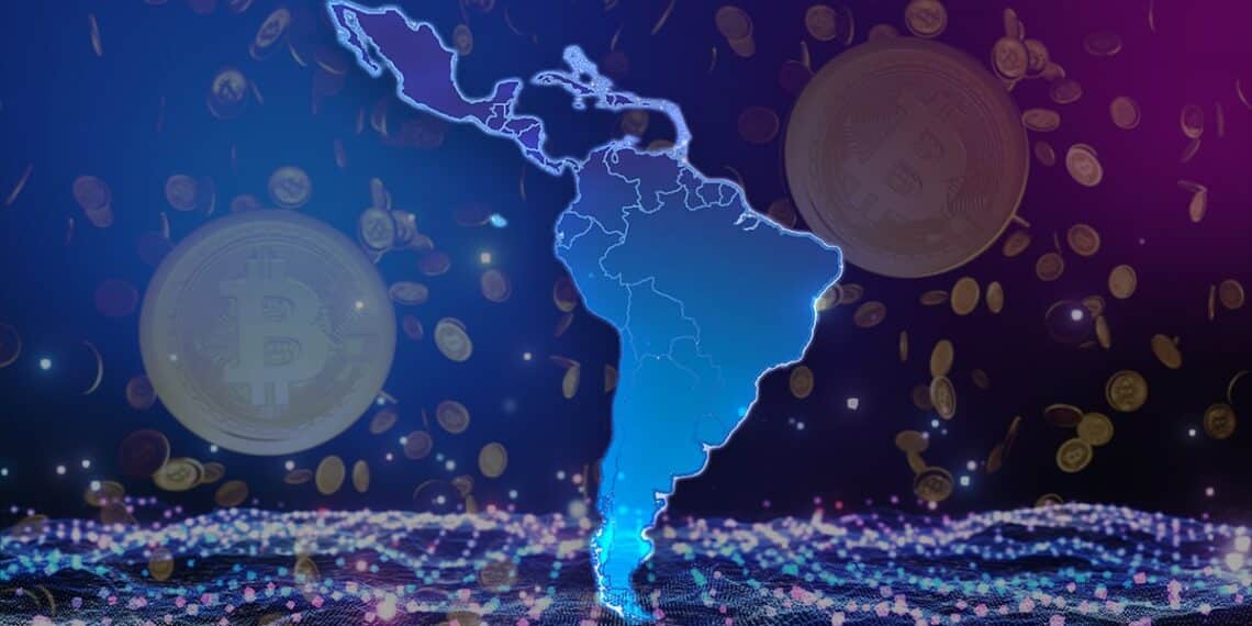 mapa de latinoamérica sobre red digital con monedas de bitcoin cayendo en el fondo