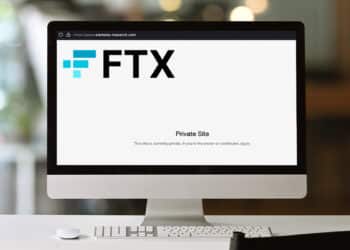 Sitio web de Alameda Research fuera de servicio junto a logo de FTX.