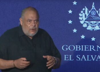 Paul Steiner, presidente de la Comisión Nacional de la Micro y Pequeña Empresa (Conamype) de El Salvador en el escenario de la World Digital Mining Summit