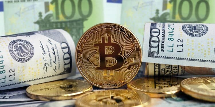 Bitcoin junto a dolares y euros.