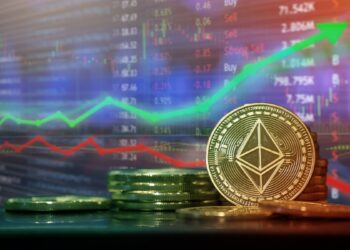 moneda de ethereum entre monedas apiladas con gráfico de mercado y flechas de predicciones en el fondo