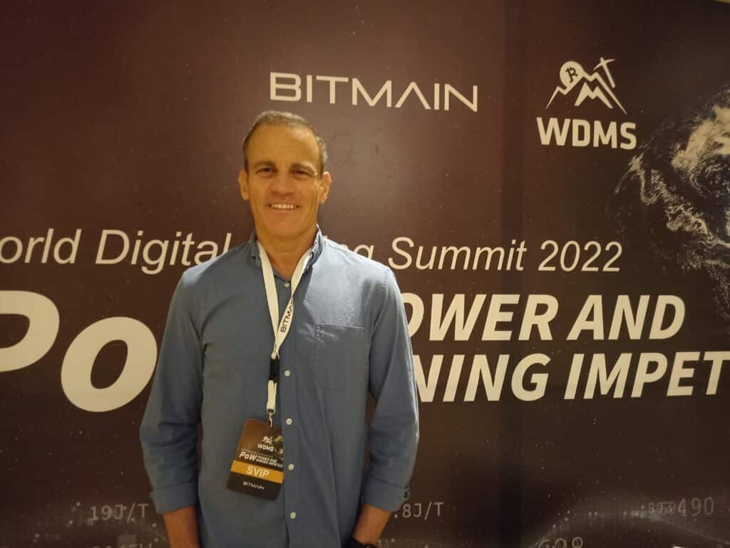 Alan Austin, director de Litecoin Foundation durante  la conferencia World Digital Mining Summit, de Cancún, México