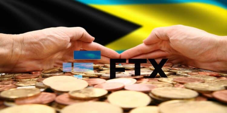 manos juntando monedas sobre mesa con logo de FTX y bandera de Las Bahamas en el fondo