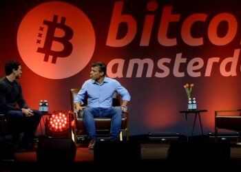 Leopoldo López y Alex Gladstein en la tarima del evento Bitcoin amsterdam