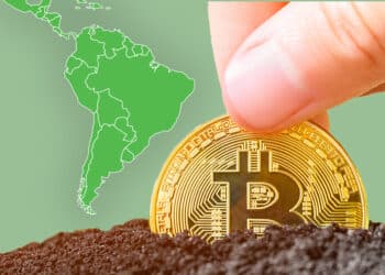 Bitcoin junto a mapa de Latinoamérica.