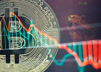 moneda de bitcoin con gráfico bajista superpuesto y oso digital en el fondo