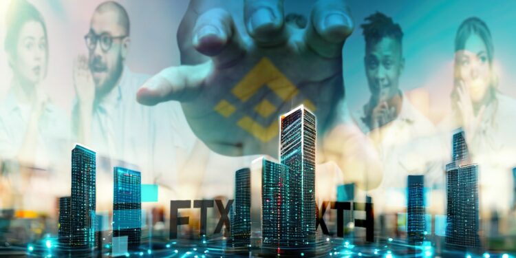 Mano con logo de bitcoin junto a la comunidad acompañado del logo de FTX.