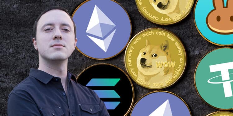 Diego Gurpegui junto a criptomonedas.