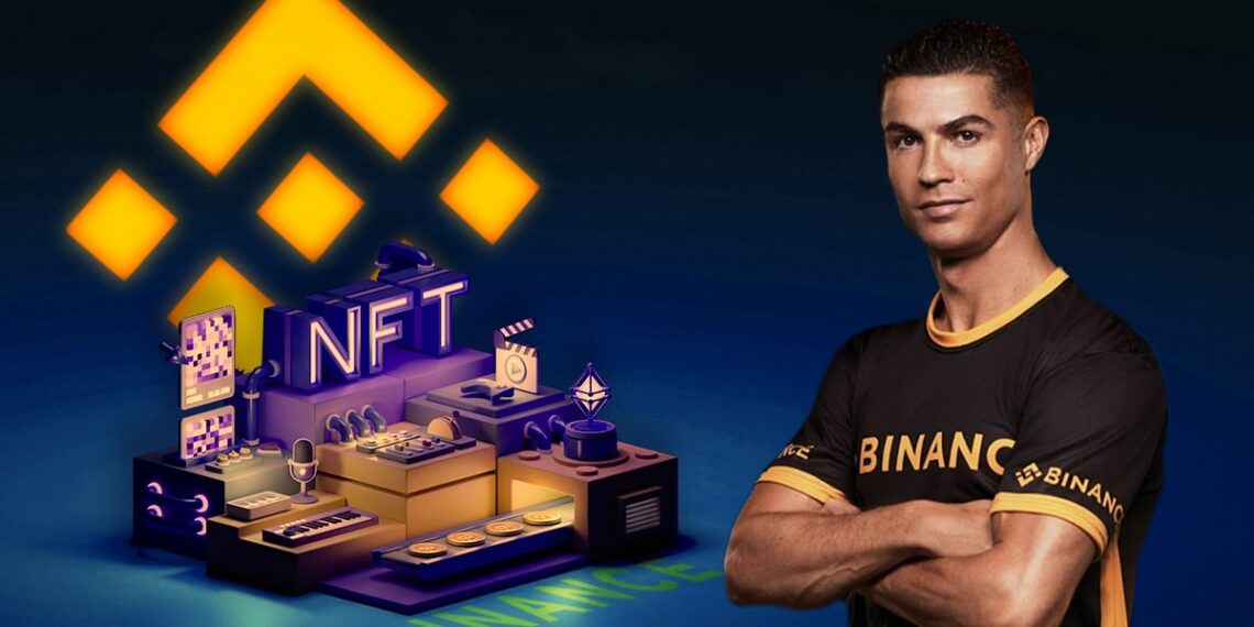 Cristiano Ronaldo junto a productora de NFT con logo de Binance en el fondo.