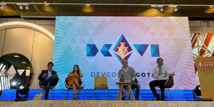 Mauricio Tovar panel sobre Bogotá