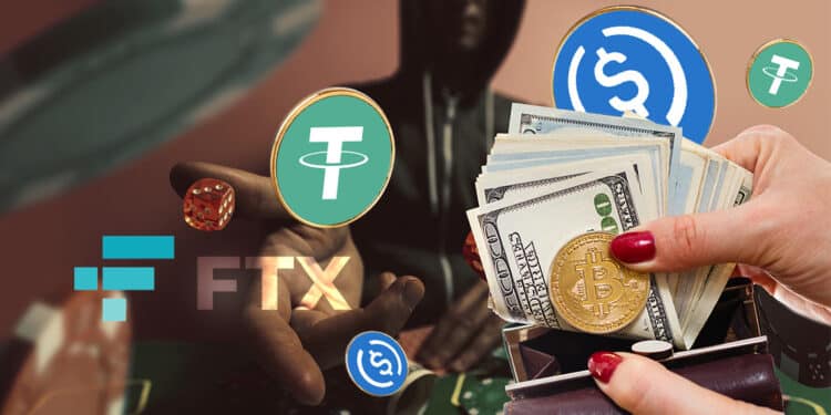 persona apostando junto a logo de FTX, bitcoins y stablecoins.