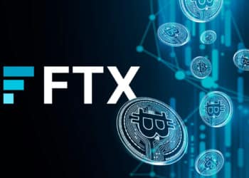 Bitcoins cayendo junto a logo de FTX.