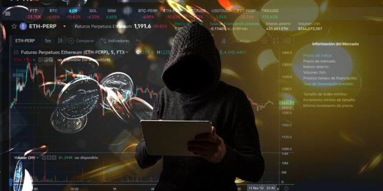 hacker sosteniendo tablet con monedas intercambiandose en exchange FTX en el fondo