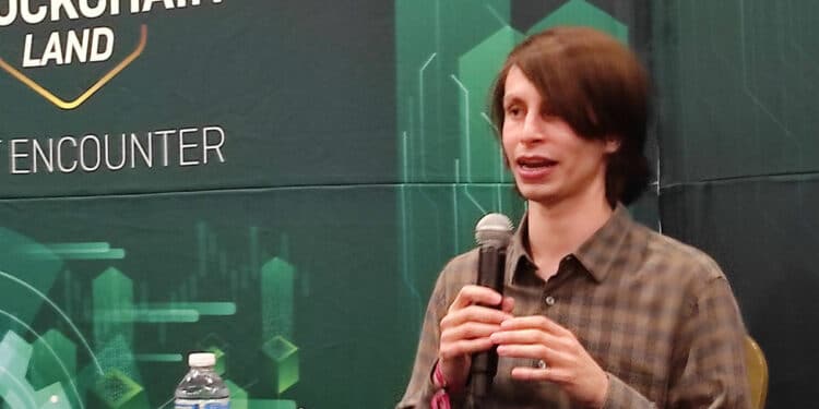 Mad cripto, youtuber mexicano, en blockchain land